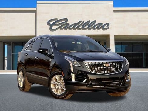 New 2026 Cadillac XT5 Luxury image 2