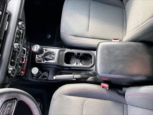 Used 2024 Jeep Wrangler Unlimited Rubicon AWD/4WD image 15