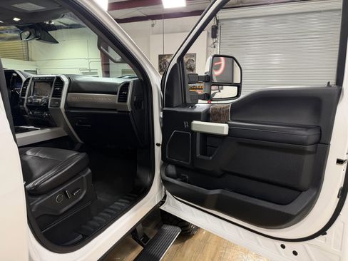 Used 2019 Ford F250 Lariat w/ Lariat Ultimate Package AWD/4WD image 18