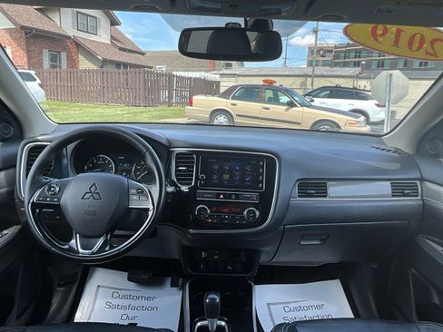 Used 2019 Mitsubishi Outlander SEL AWD/4WD image 12