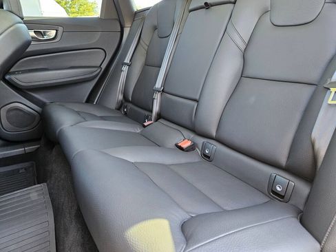 Used 2023 Volvo XC60 B5 Plus w/ Climate Package AWD/4WD image 18