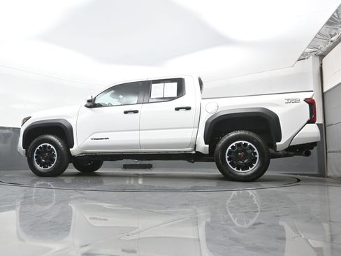 Used 2024 Toyota Tacoma TRD Off-Road AWD/4WD image 29