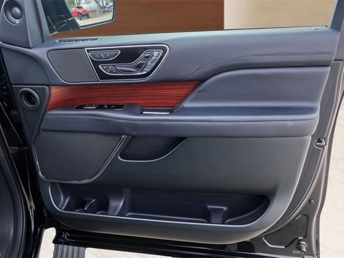 Used 2024 Lincoln Navigator Reserve image 29