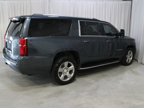 Used 2020 Chevrolet Suburban Premier AWD/4WD image 32