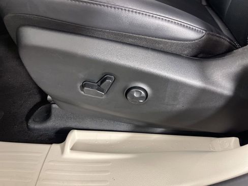 Used 2024 Chrysler Pacifica Touring-L image 24