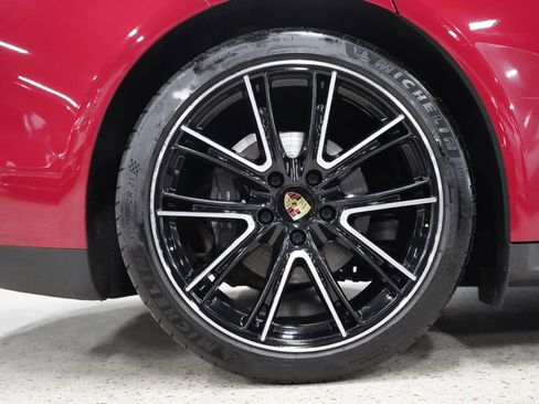 Used 2020 Porsche Panamera RWD image 34