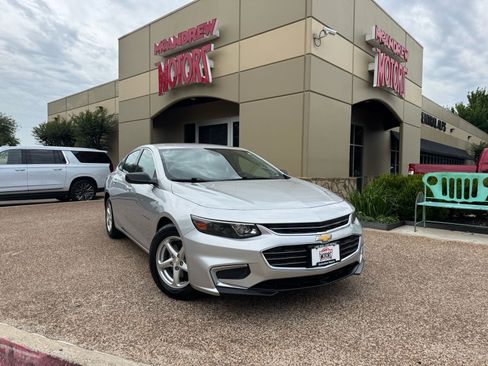 Used 2018 Chevrolet Malibu LS FWD image 1