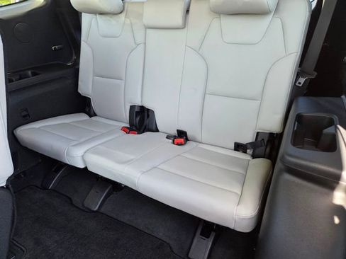 Used 2024 Kia Telluride EX w/ EX Captain's Chair Package image 11