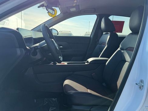 Used 2025 Nissan Kicks SR FWD image 12