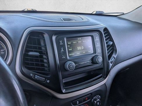 Used 2016 Jeep Cherokee Sport image 13