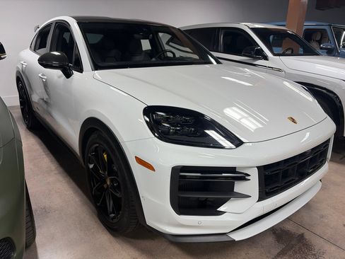 Used 2024 Porsche Cayenne Turbo GT AWD/4WD image 2