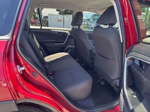 Used 2021 Toyota RAV4 LE AWD/4WD image 16