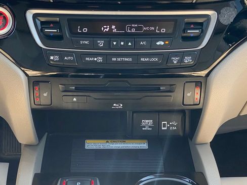 Used 2022 Honda Pilot Touring image 27