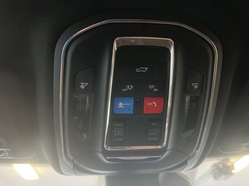 New 2025 Jeep Grand Cherokee 4WD image 18