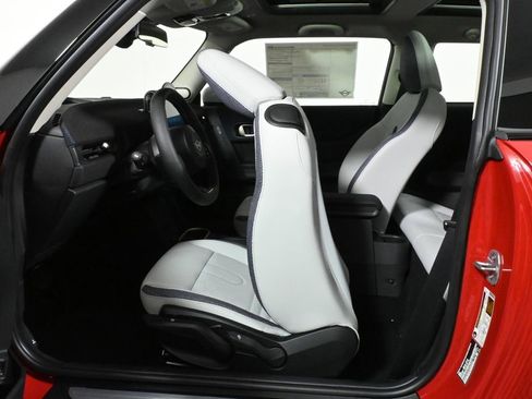 Certified 2025 MINI Cooper S image 33