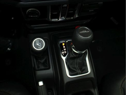 New 2025 Jeep Gladiator Sport image 21