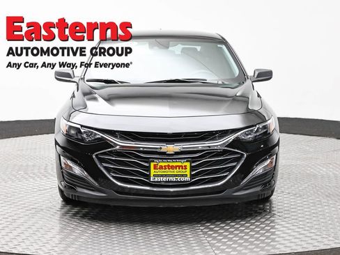 Used 2023 Chevrolet Malibu LS FWD image 2