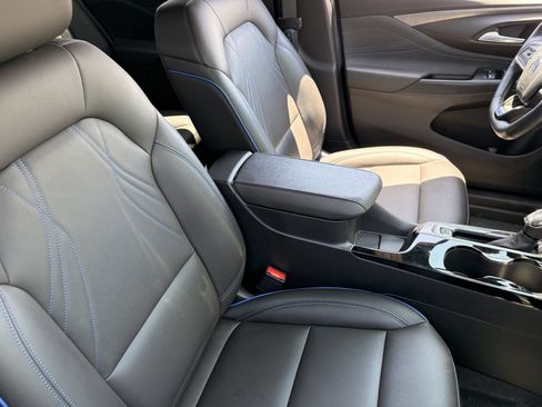 Used 2025 Buick Envista Sport Touring w/ Convenience I Package FWD image 9