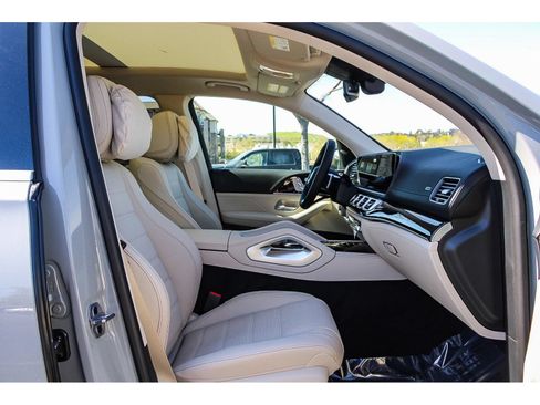 New 2026 Mercedes-Benz GLS 580 4MATIC image 17