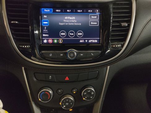 Used 2022 Chevrolet Trax LS w/ Tint and Cruise Package image 25