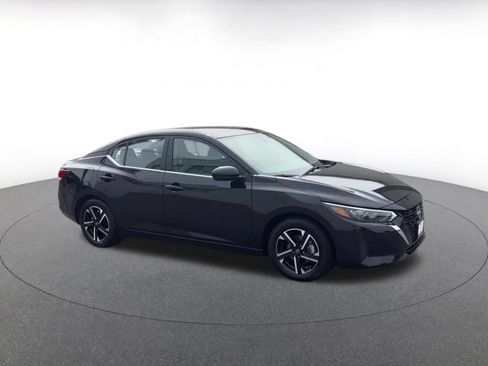 Used 2025 Nissan Sentra SV FWD image 2
