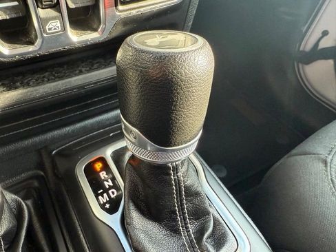 Used 2020 Jeep Wrangler Unlimited Sahara image 27