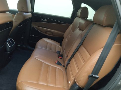 Used 2019 Kia Sorento SX image 18