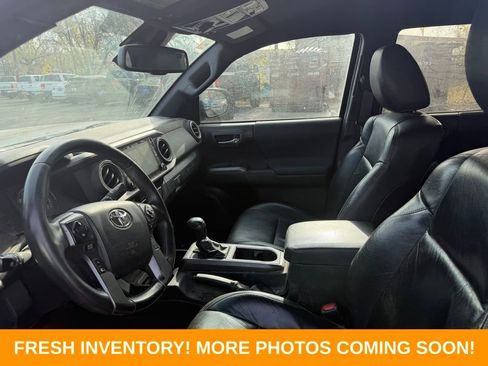 Used 2023 Toyota Tacoma TRD Off-Road image 8