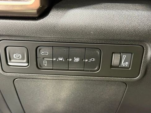 Used 2024 GMC Hummer EV 3X AWD/4WD image 32