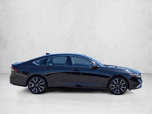 Used 2024 Honda Accord Touring image 4