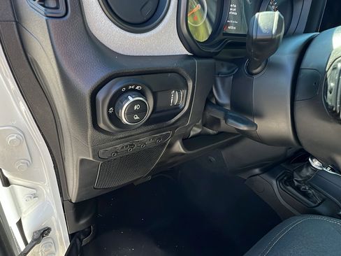 Used 2024 Jeep Gladiator Sport image 24