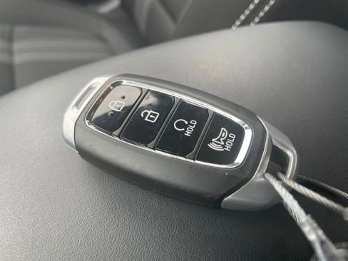 Used 2025 Hyundai Venue SEL image 18