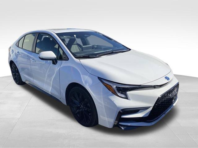 Used 2025 Toyota Corolla SE w/ SE Premium Package FWD image 2