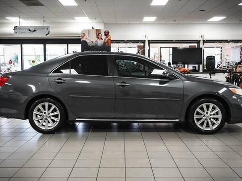 Used 2012 Toyota Camry XLE FWD image 5