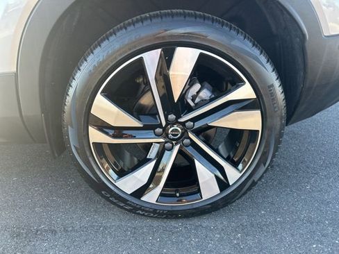 Certified 2025 Volvo XC40 B5 Plus image 9
