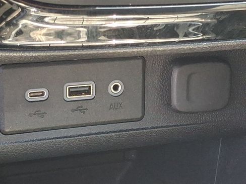 Used 2020 Buick Encore GX Preferred w/ Cold Weather Comfort Package FWD image 24