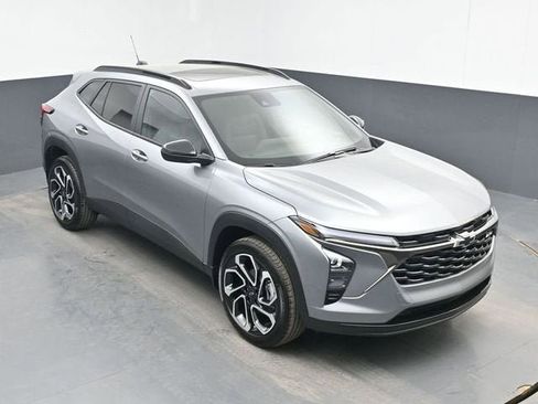 New 2026 Chevrolet Trax RS w/ Sunroof Package image 32