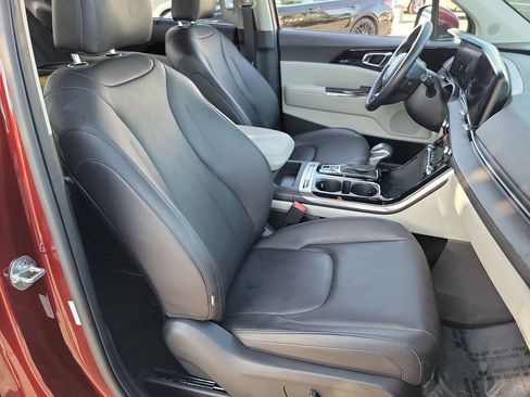 Used 2024 Kia Carnival SX image 16