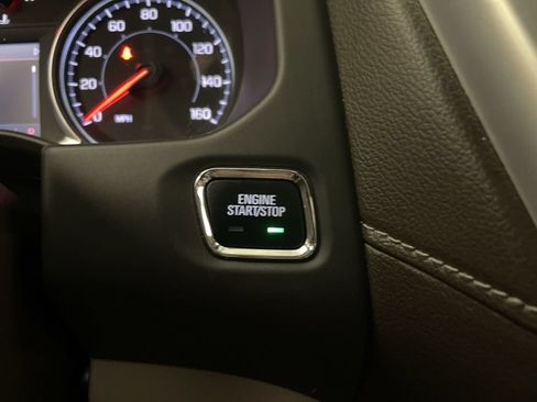 Used 2023 GMC Acadia SLT w/ Preferred Package FWD image 11