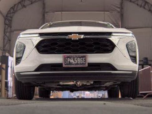 Used 2025 Chevrolet Trax LT w/ LT Convenience Package FWD image 8