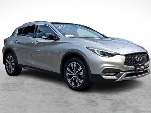 Used 2018 INFINITI QX30 AWD image 3