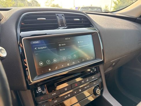 Used 2017 Jaguar F-PACE Prestige AWD/4WD image 18