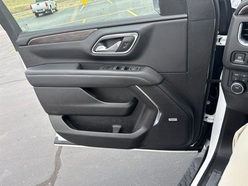 Used 2024 Chevrolet Tahoe Z71 w/ Luxury Package image 9