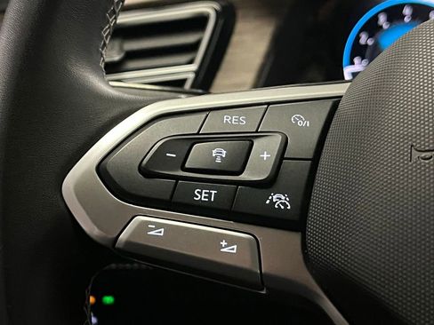 Used 2025 Volkswagen Atlas SEL AWD/4WD image 28