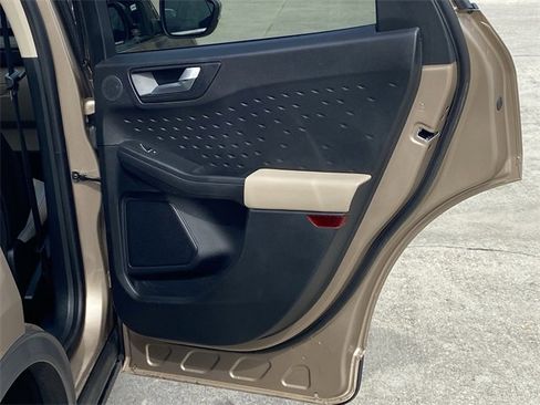 Used 2020 Ford Escape Titanium image 33