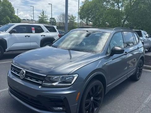 Used 2020 Volkswagen Tiguan SE R-Line AWD/4WD image 2