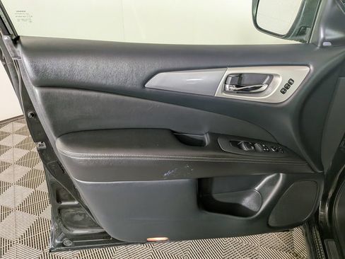 Used 2019 Nissan Pathfinder SL AWD/4WD image 16