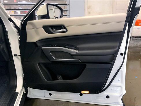 Used 2022 Nissan Pathfinder SL w/ SL Black Package image 22