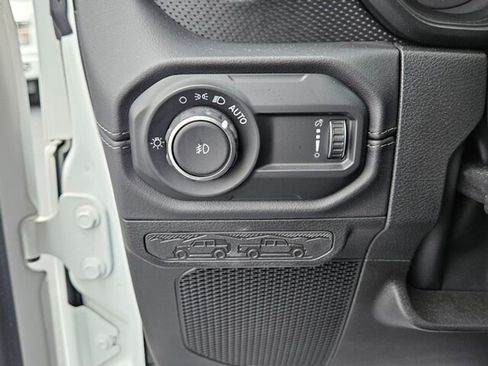 Used 2024 Jeep Wrangler Unlimited Rubicon w/ Technology Group image 27