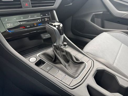 New 2026 Volkswagen Jetta SE FWD image 23